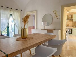 Classic Condo | Living area | Flat-screen TV