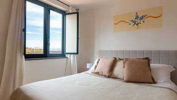 Standard-Apartment | 1 Schlafzimmer, Schreibtisch, schallisolierte Zimmer, kostenloses WLAN