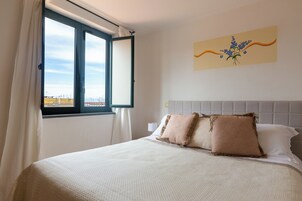 Standard Apartment | Desk, soundproofing, free WiFi, bed sheets