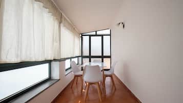 Standard-Apartment | Wohnbereich | Flachbildfernseher
