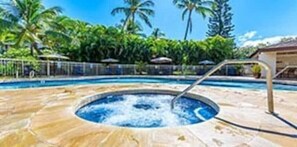 Pool - Family Retreat Resort Condo- Full Kitchen, AC, Laundry- Walk to Beach and Shops  (Kihei)