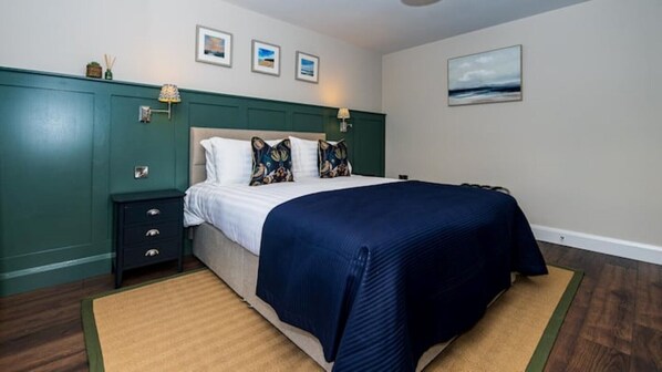 5 bedrooms, WiFi, bed sheets