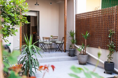 15' to historical centre of Athens by Metro