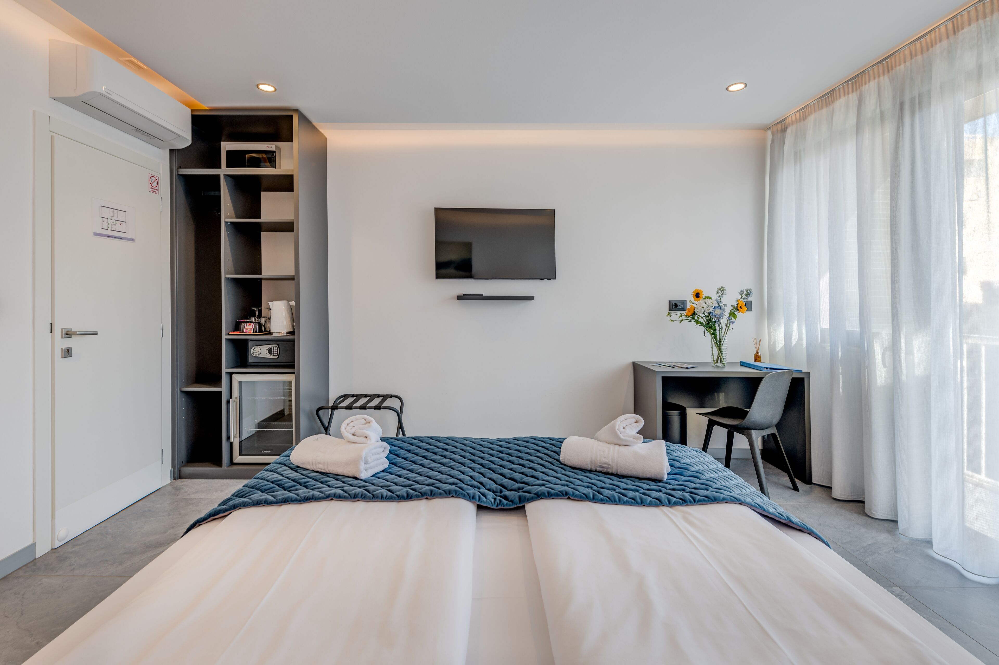 Deluxe-dobbeltværelse - balkon | Pengeskab på værelset, individuelt design, individuel indretning