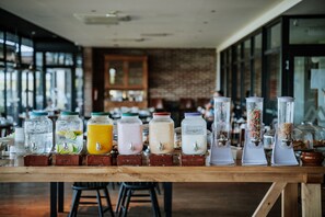 Sudah termasuk sarapan prasmanan setiap hari