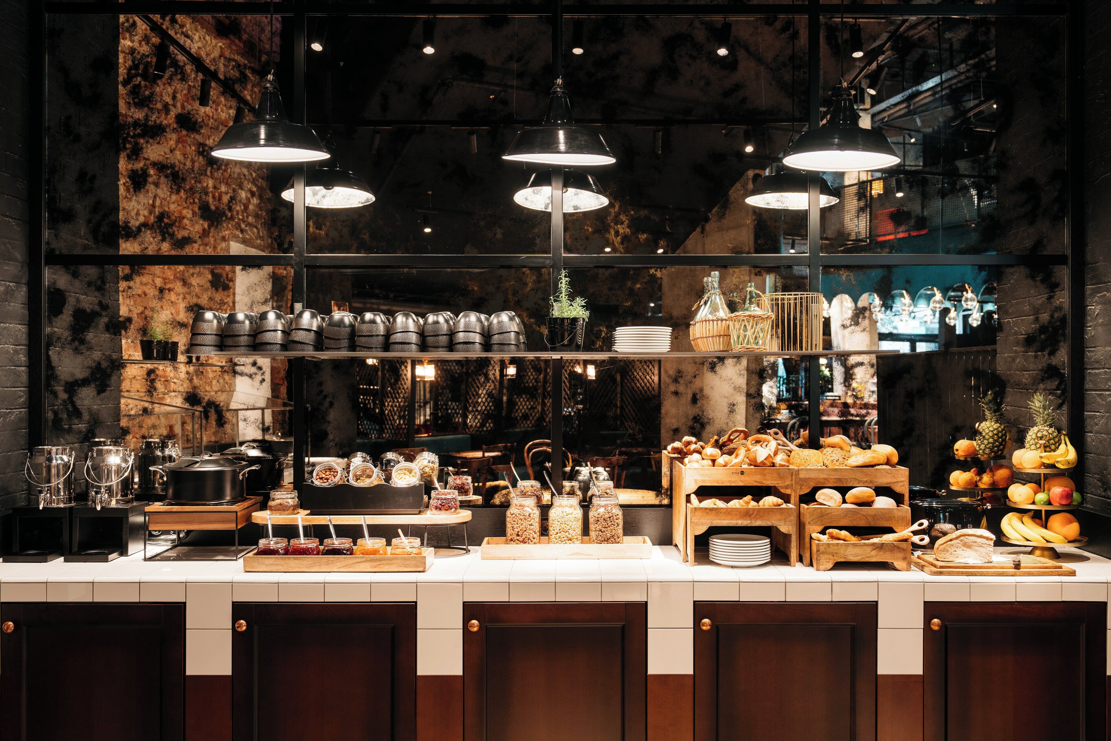 Café da manhã com buffet todos os dias (EUR 24 por pessoa) 