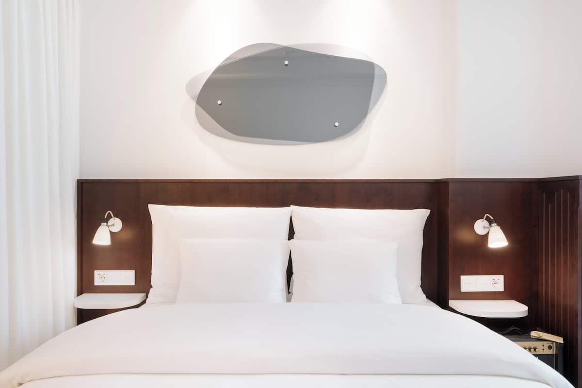 Nest room | Hypo-allergenic bedding, in-room safe, individually decorated, desk