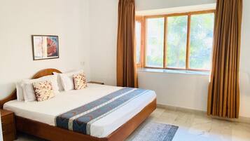 Perhehuone | Työpöytä, kannettavalle tietokoneelle sopiva työtila