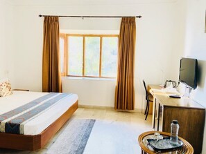 ファミリー ルーム | デスク、ノートパソコン用作業スペース、アイロン / アイロン台、WiFi (無料)