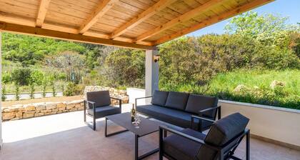 4 bedroom awesome home in Mundanije
