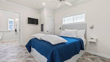 Deluxe Studio | Living area