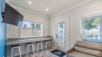 Deluxe Cottage | Living area