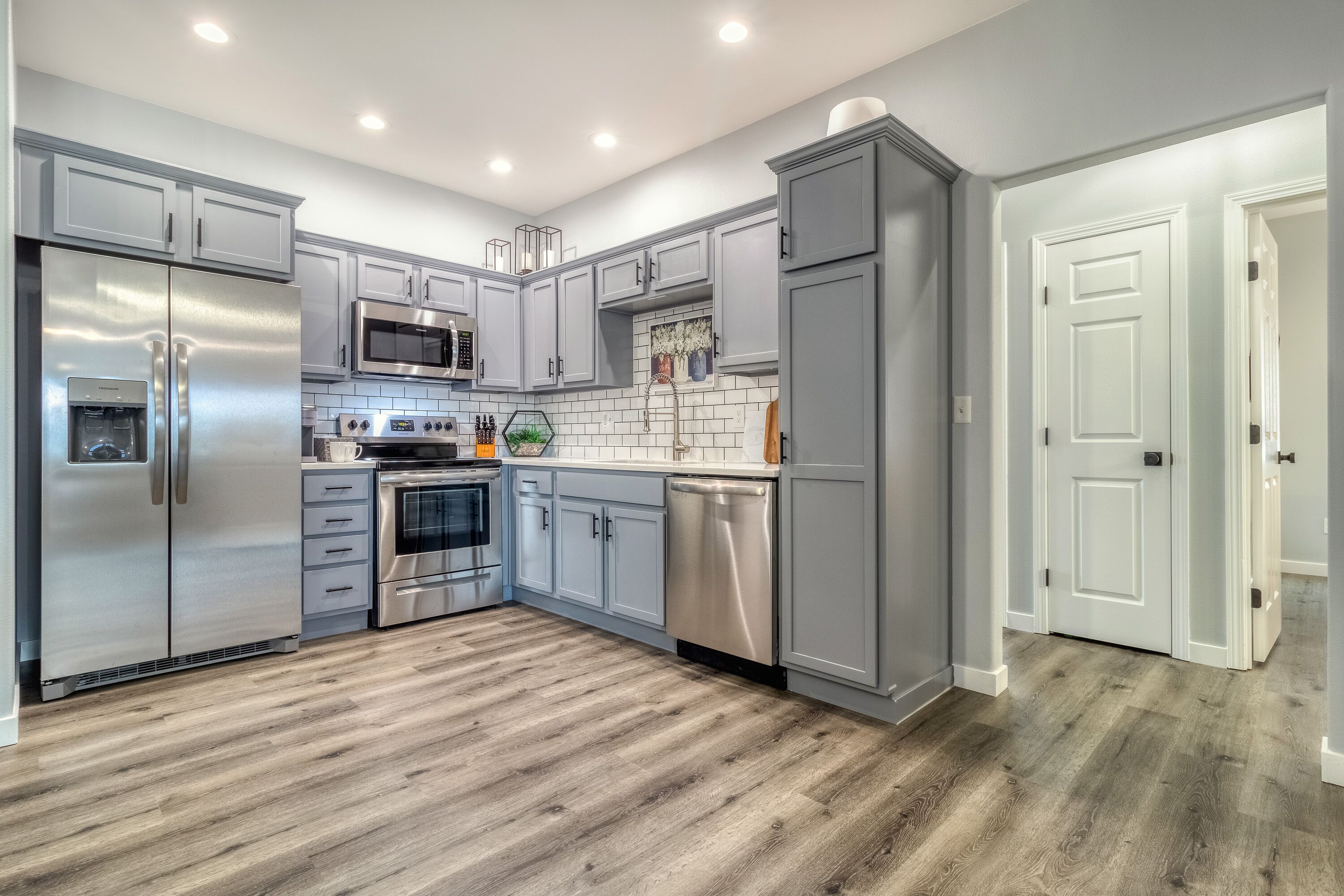 Freshly Remodeled Home near WWU- 3bdrm, 2bth, Lrg Backyard, BBQ, EV Outlet, Roku