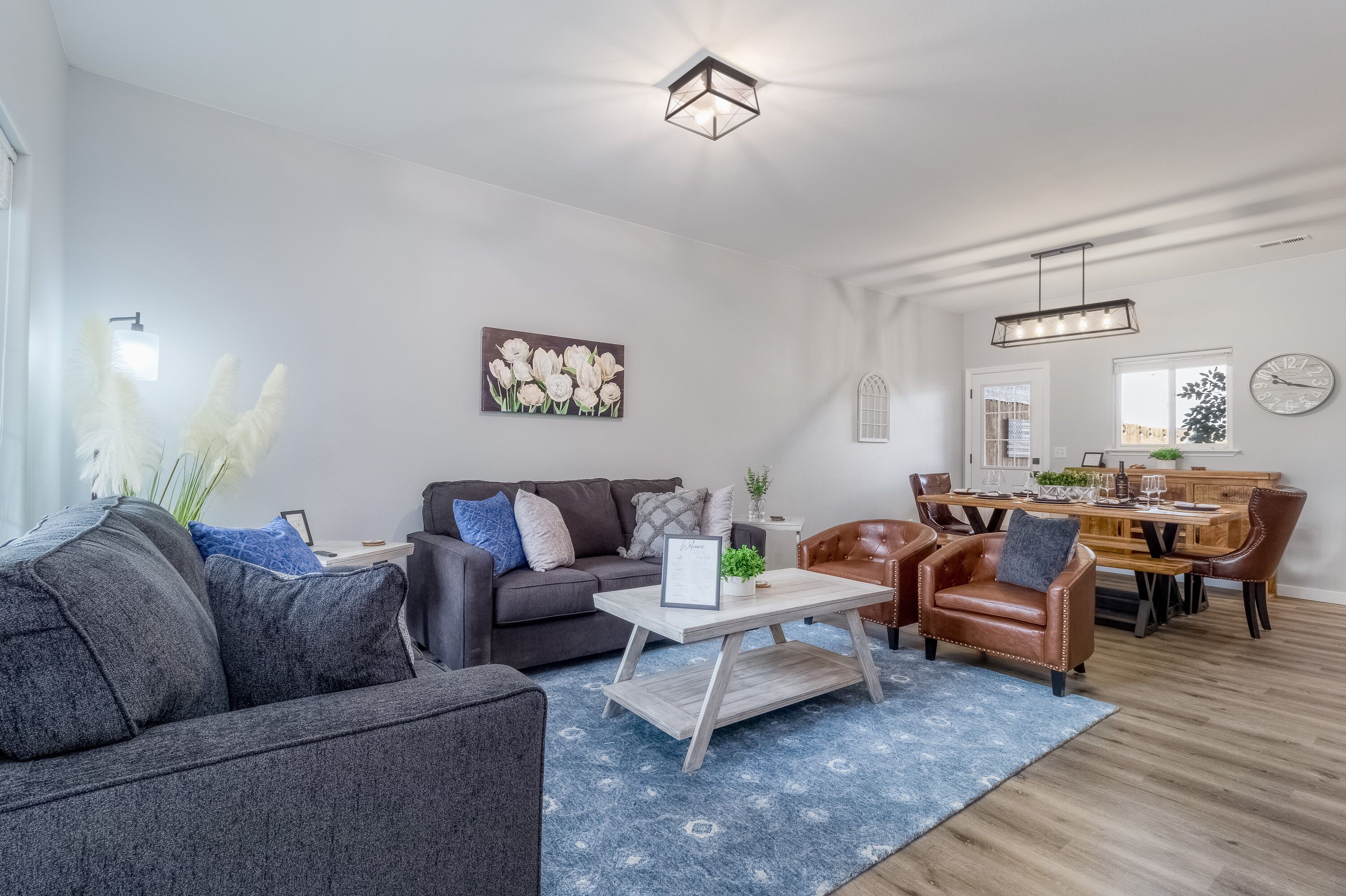 Freshly Remodeled Home near WWU- 3bdrm, 2bth, Lrg Backyard, BBQ, EV Outlet, Roku