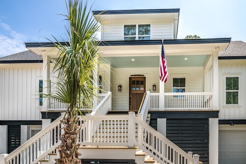 Sandy Feet Retreat - Five Bedroom House, Sleeps 15