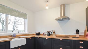 Fridge, dishwasher, cookware/dishes/utensils