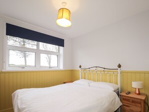 3 bedrooms, individually decorated, individually furnished, free WiFi - Station House (Lybster)