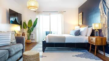 Iron/ironing board, travel crib, WiFi, bed sheets