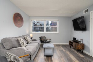 テレビ、書斎 / ワークスペース