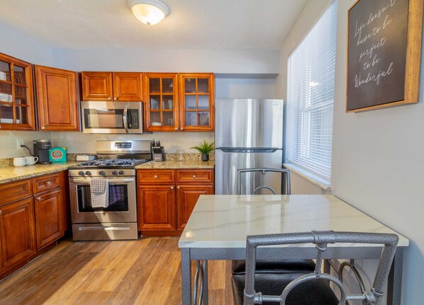 Fridge, microwave, oven, stovetop