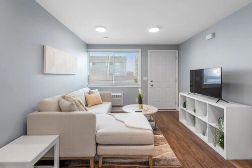 Newly Renovated 1 Bedroom