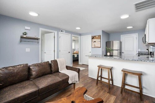 Newly Renovated 2 Bedroom