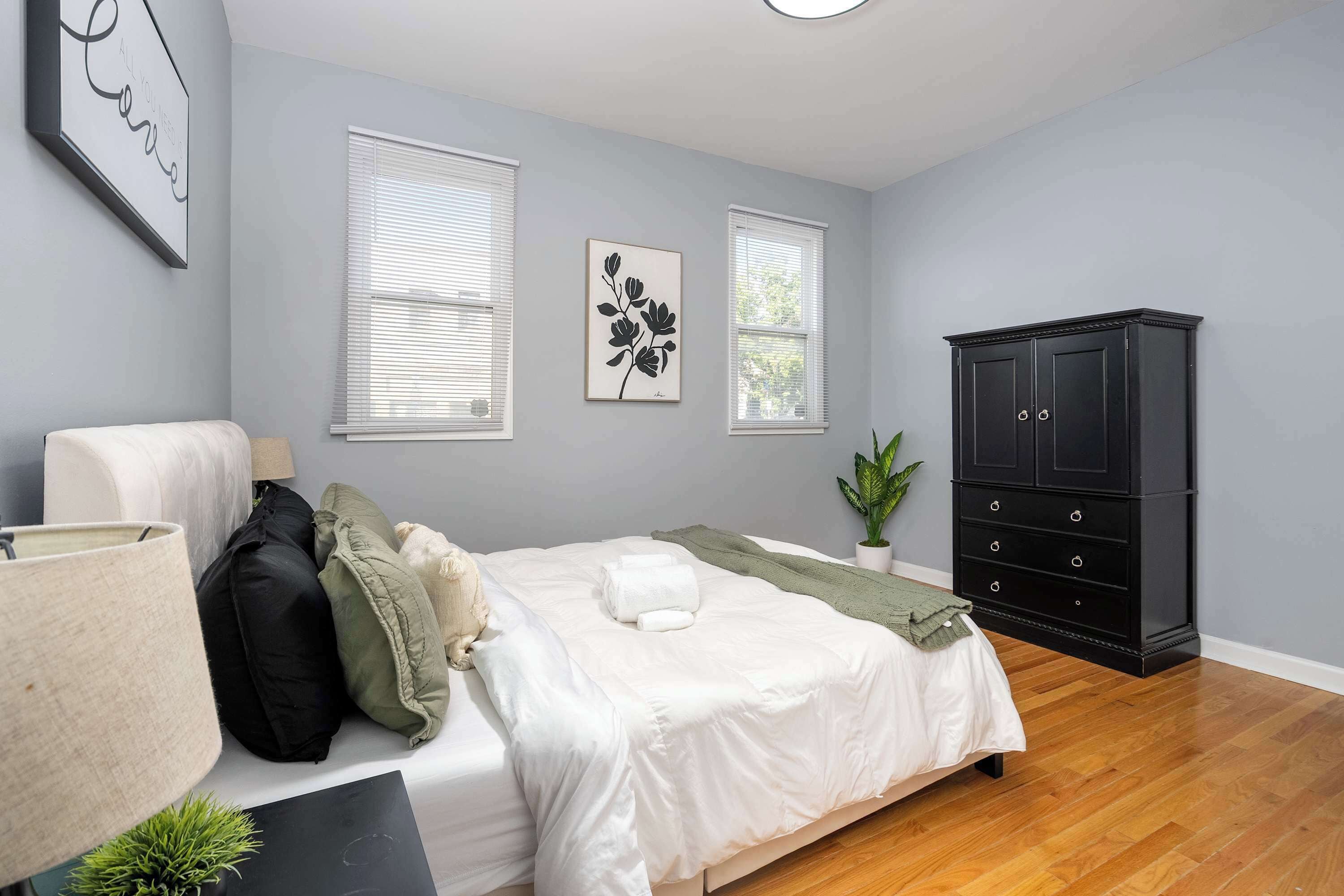 1 bedroom, desk, WiFi, bed sheets