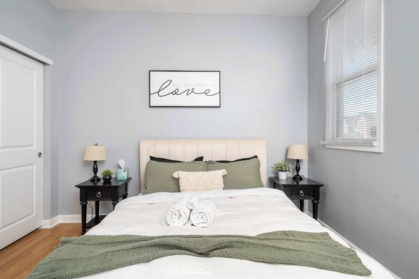 1 bedroom, desk, WiFi, bed sheets