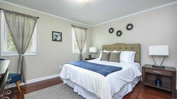 1 bedroom, desk, WiFi, bed sheets