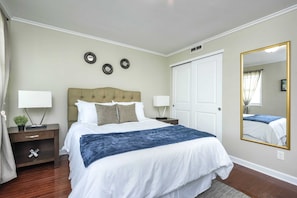 1 bedroom, desk, WiFi, bed sheets