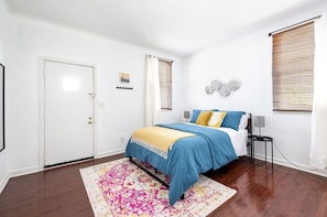 1 bedroom, desk, WiFi, bed sheets - Stunning 1 Bedroom near Short North (Columbus)