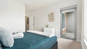 2 bedrooms, iron/ironing board, WiFi, bed sheets