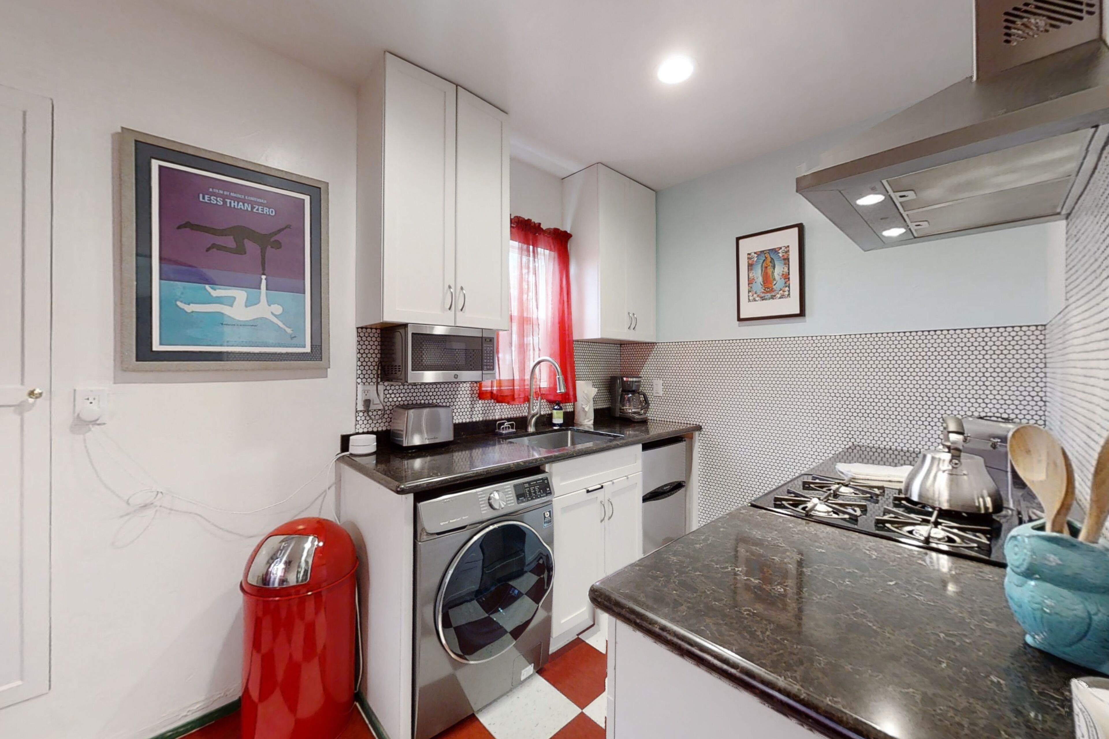 Stylish Casita with heated outdoor pool, washer, patio, streaming, & AC