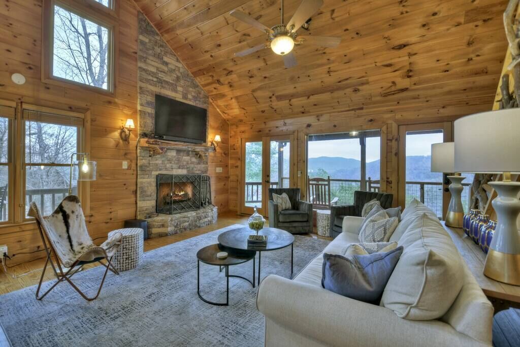 Incredible Lake and Mountain Views - Dog Friendly
