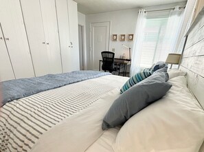 3 bedrooms, desk, iron/ironing board, travel crib