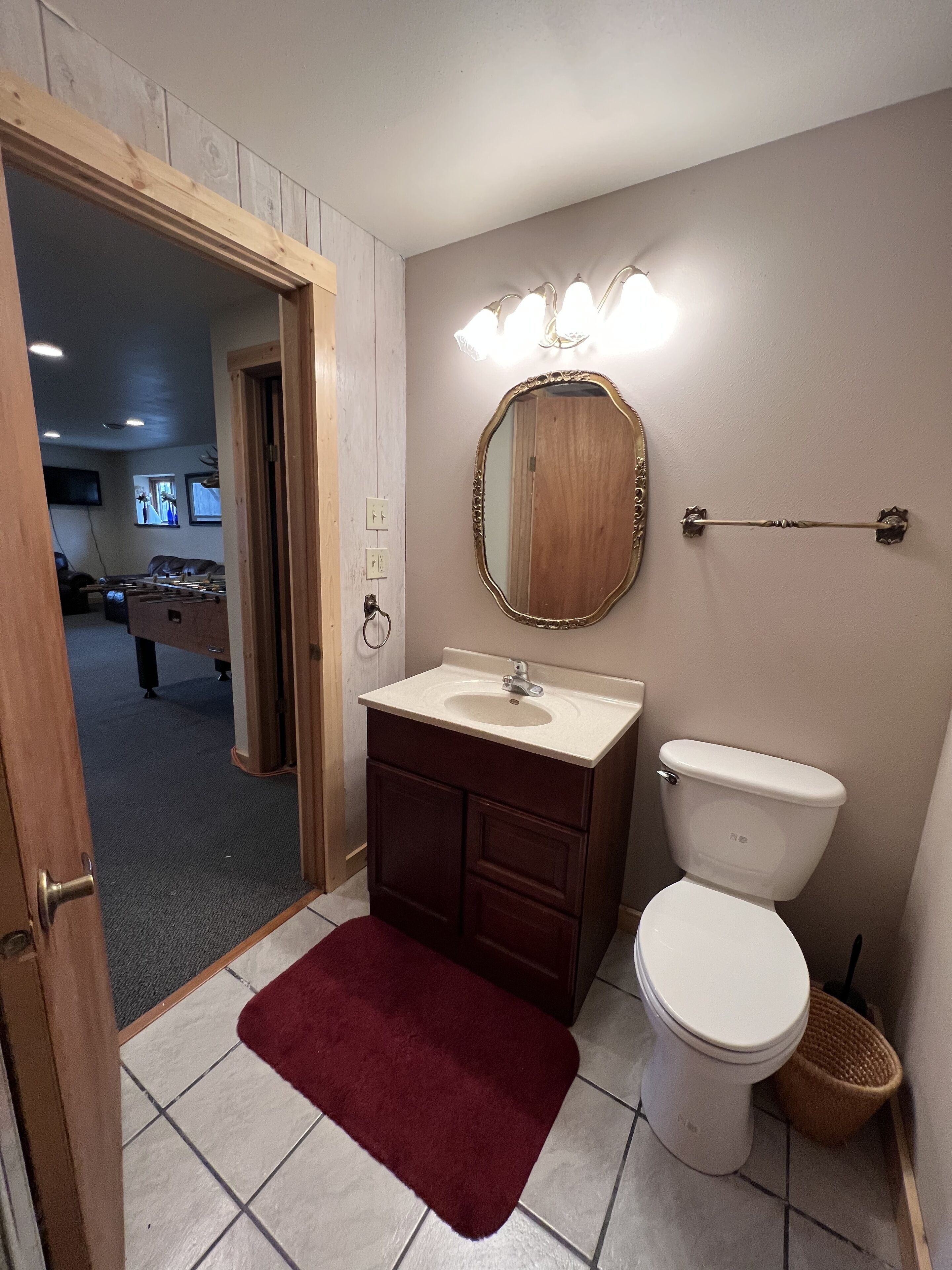 Cozy Cabin with Bunkhouse on Lake Kathryn