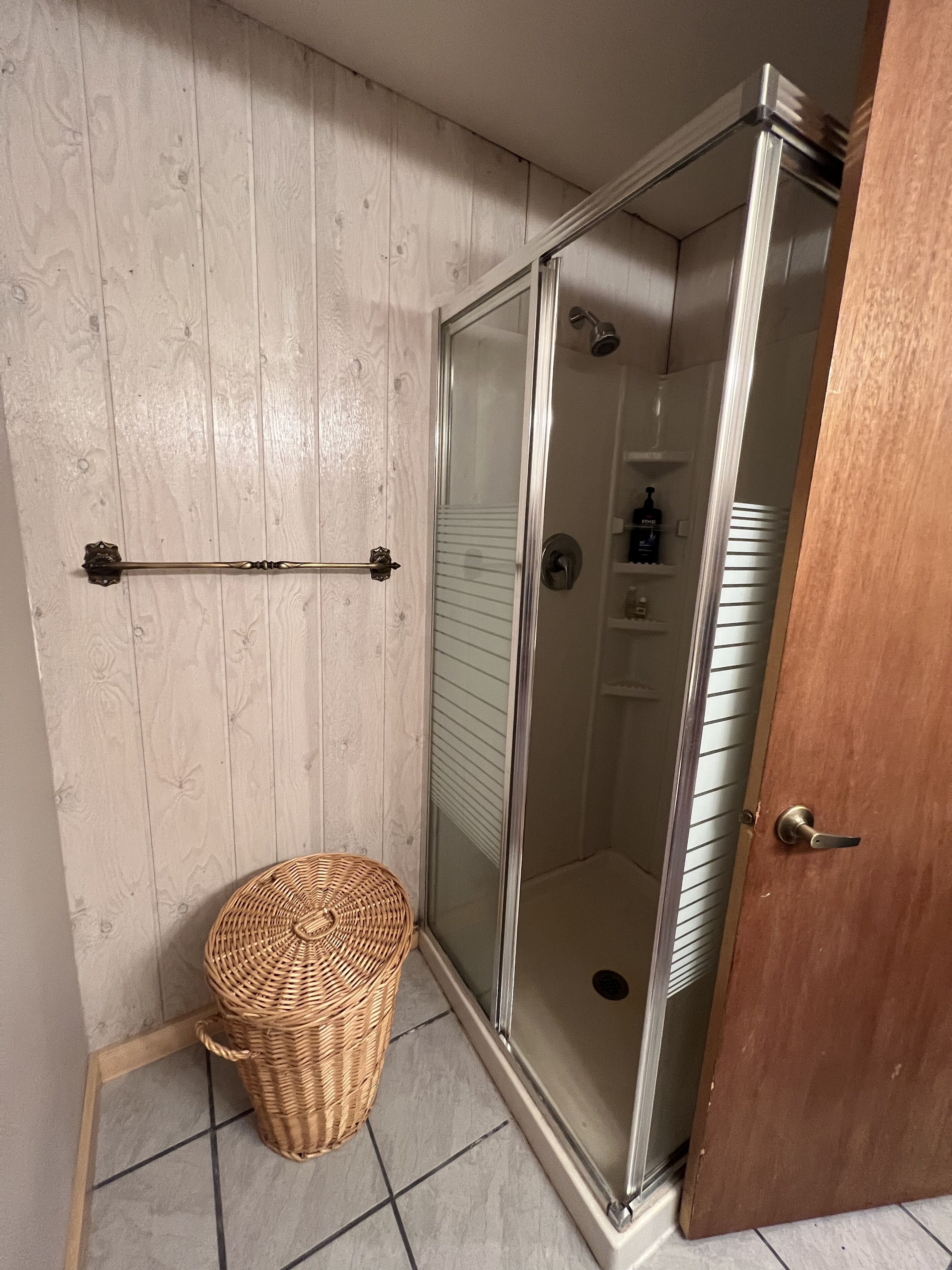 Cozy Cabin with Bunkhouse on Lake Kathryn