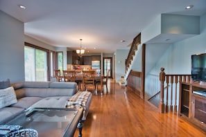 TV, fireplace, DVD player - Amazing Location in Tremblant - Pool Access & Golf Course Views (Mont-Tremblant)