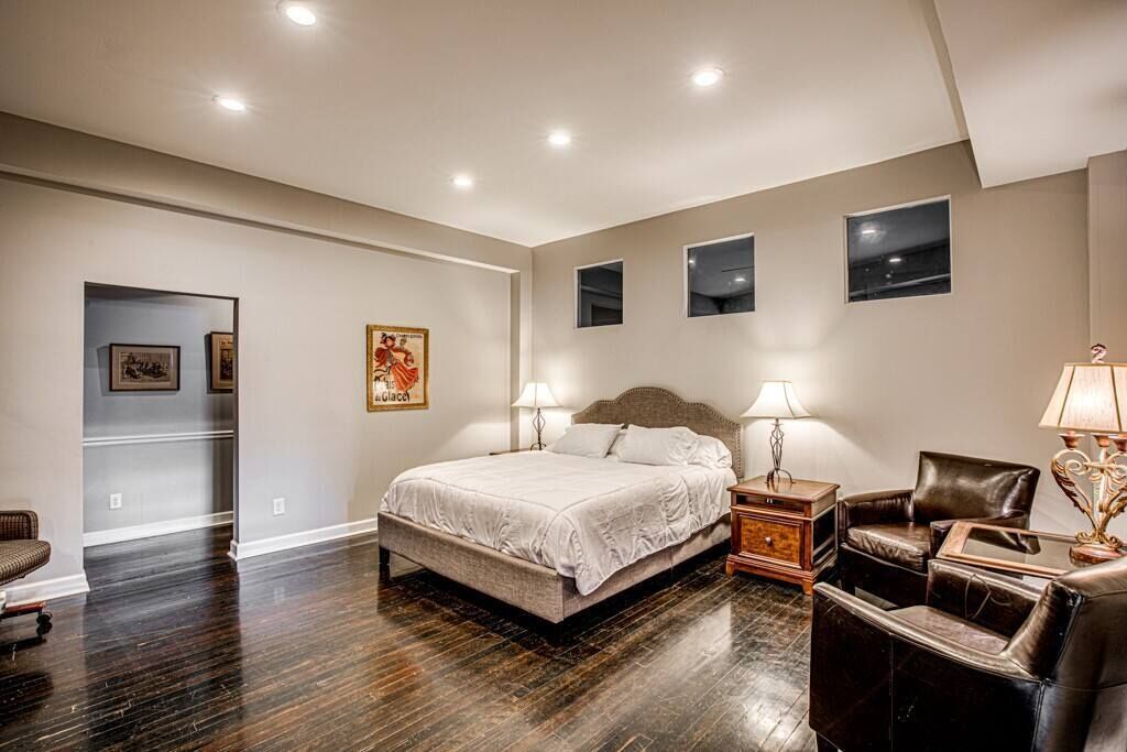 5 bedrooms, iron/ironing board, free WiFi, bed sheets