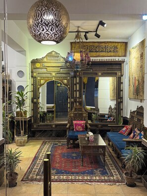 Reception - Osiris pyramids view inn  (Giza)