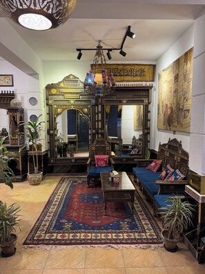 Reception - Osiris pyramids view inn (Giza)