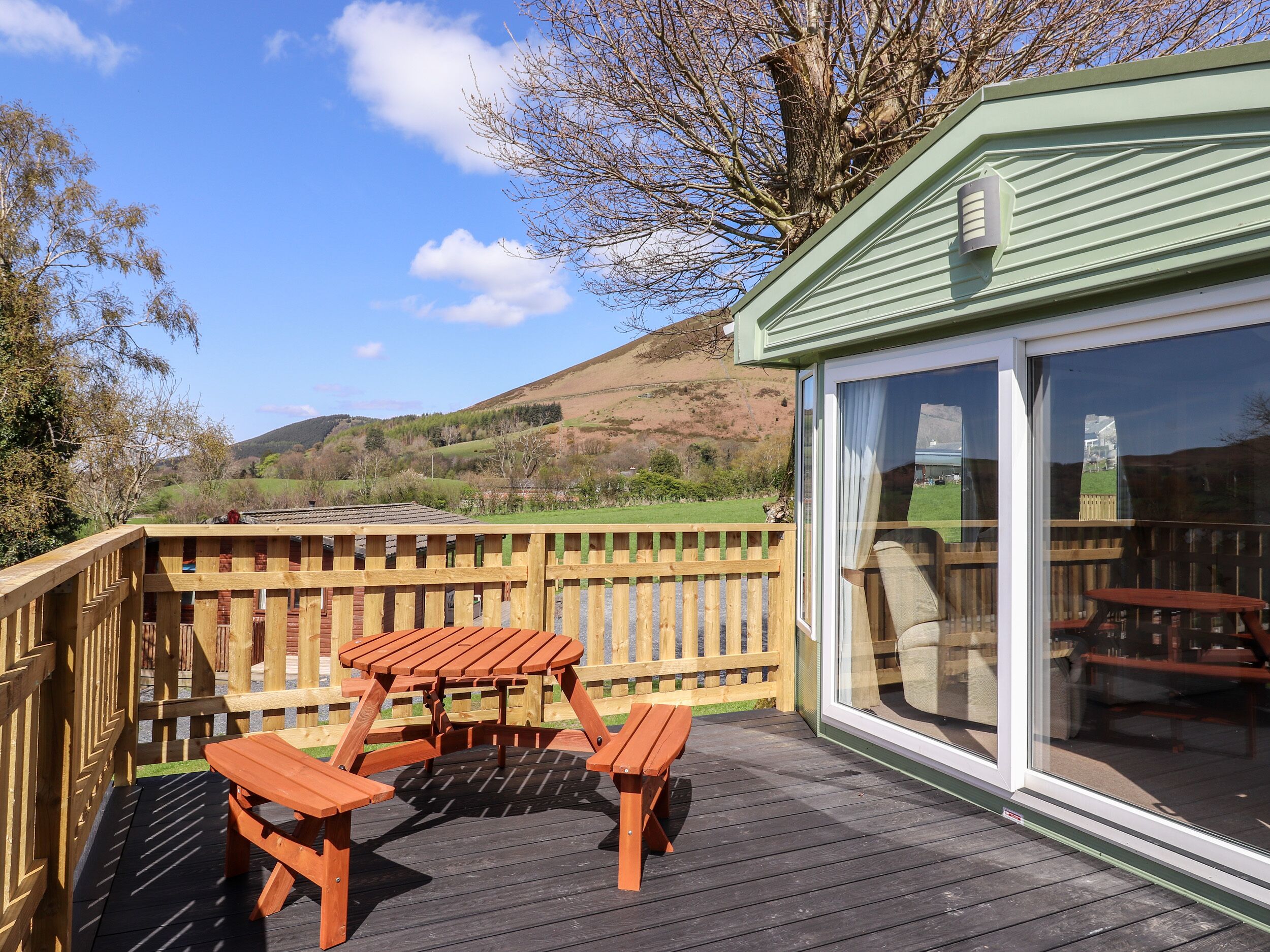 المنطقة المحيطة بالمنشأة