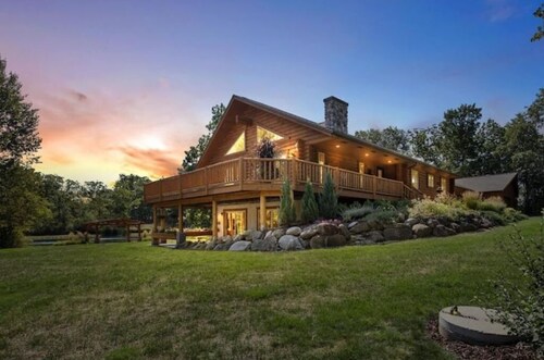 5 bed 3 bath cabin SE WI 1hr fr Chicago! 