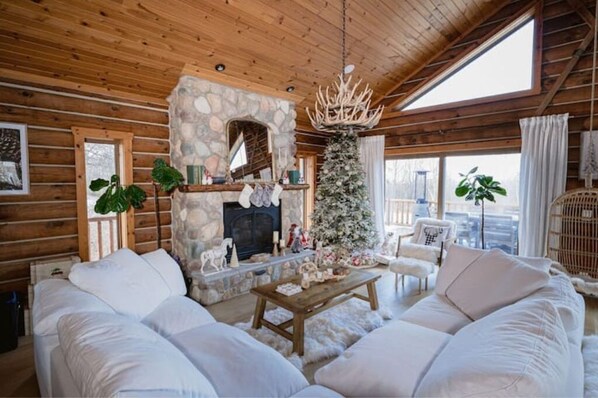 Älytelevisio, takka, videopelejä, DVD-soitin