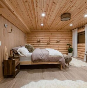 5 bedrooms, iron/ironing board, travel crib, WiFi