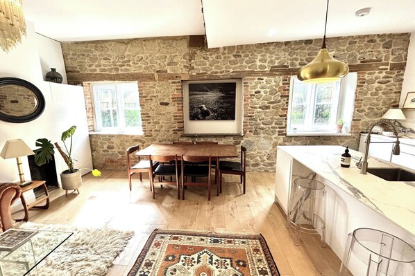 Cottage | Dining - Petworth Cottage-sleeps 6-pet Friendly-central (Petworth)