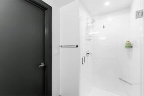 Shower, hair dryer, towels, soap - Perfect location - 2 min walk UAB (Birmingham)