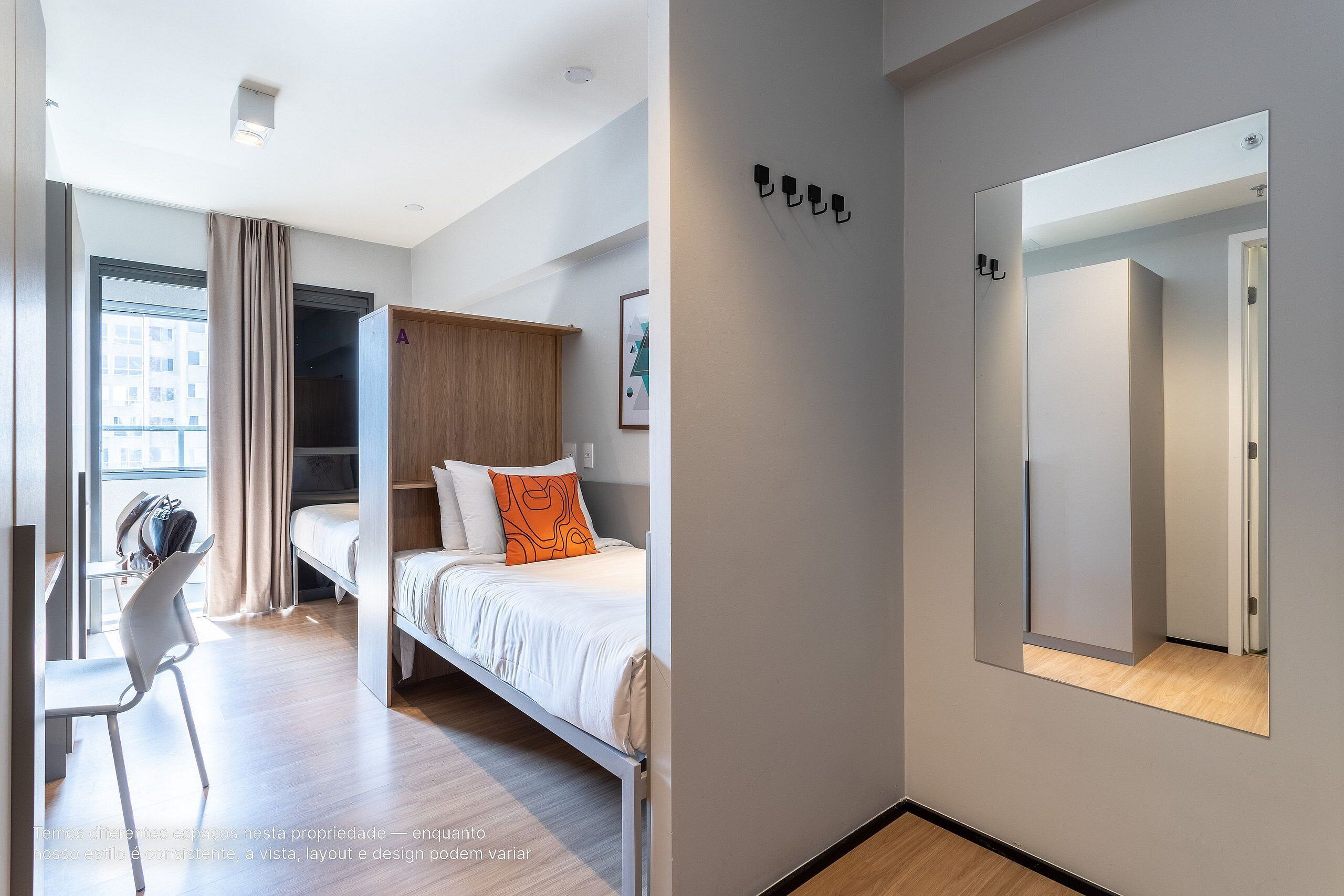 Studio Basic | Skrivbord, arbetsyta för laptop, gratis wi-fi och sängkläder