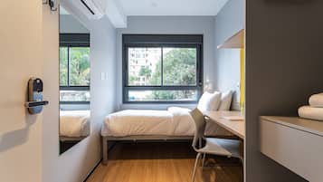 1 bedroom, desk, laptop workspace, free WiFi