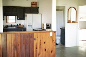 Interior - Little Lakehouse On The Prairie (Groveland)